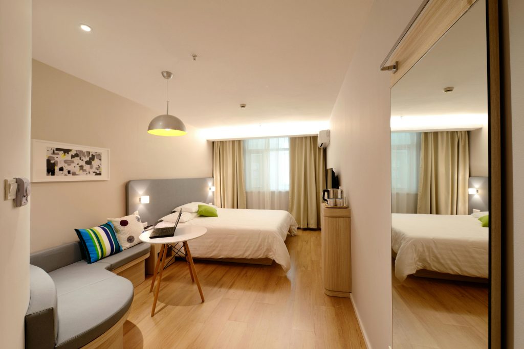 pexels-photo-271624-271624 Spacious modern hotel room featuring cozy decor and neutral tones with natural light.